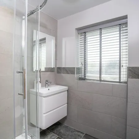 Contemporary With Parking By Letmestay * Kendal